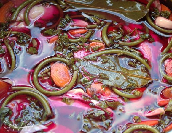 Ставим под гнет при комнатной температуре на 5 суток.