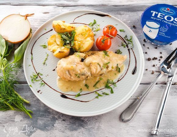 При подаче украсьте готовое блюдо крупнонарубленной зеленью. Подавайте в горячем виде с картофелем или овощами.