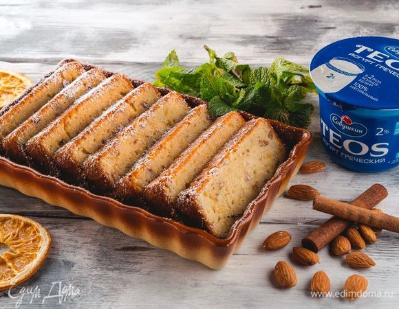 Выпекайте манник 40 минут при температуре 180°C и подавайте к столу. Приятного аппетита!