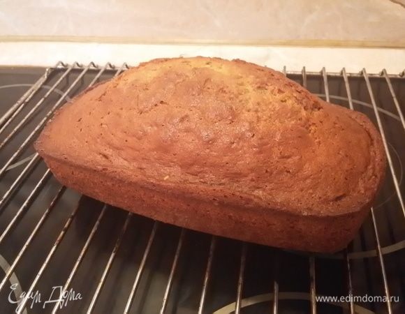 Готовый кекс остудить на решетке. Украсить на свой вкус.