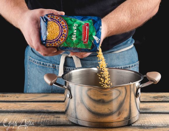 С<span>варите булгур </span>«Националь» <span>до готовности в подсоленной воде.</span>