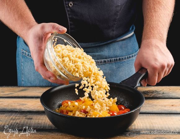 Д<span>обавьте булгур </span>«Националь»<span>, приправьте солью и специями.</span>