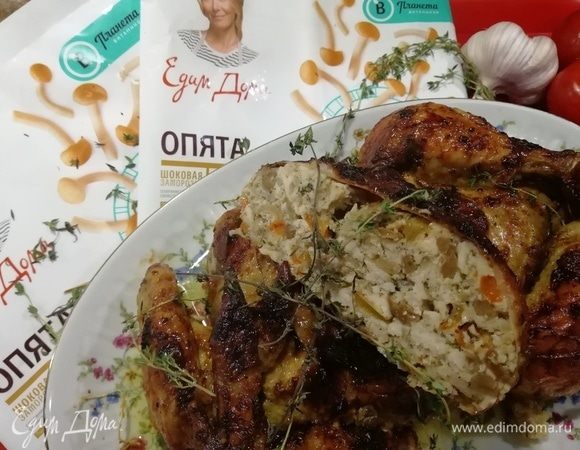 Отрезаем кусочек курочки и угощаемся.