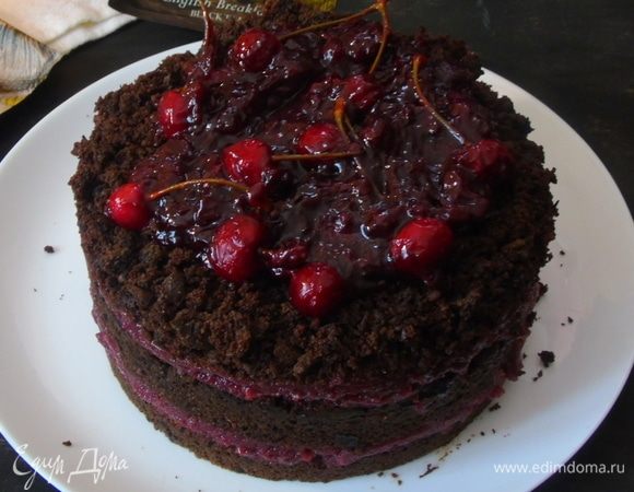 Достаньте торт из кольца и наслаждайтесь.