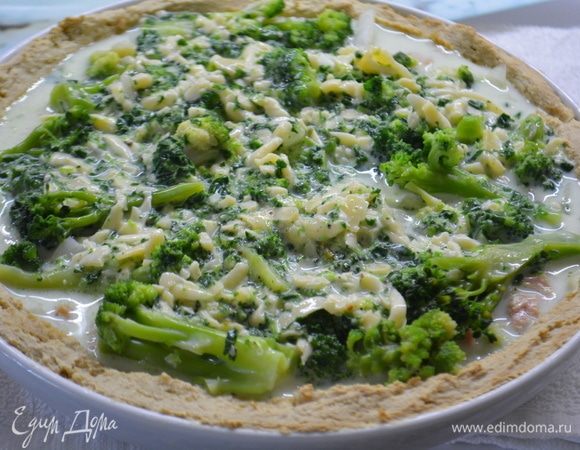 Залить сверху пирог. Выпекать при 190°C еще 40 минут.