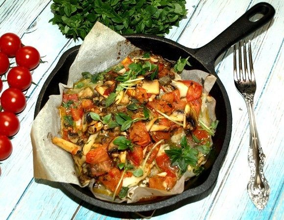 Посыпаем зеленым базиликом.