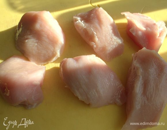 Филе отделить от костей и кожи.