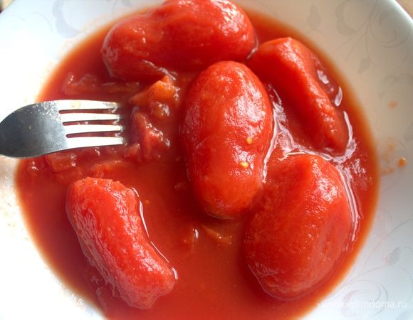 Используем половину большой банки вместе с соком.