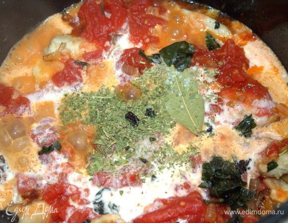 Базилик нарезать и высыпать все вместе в мультиварку.