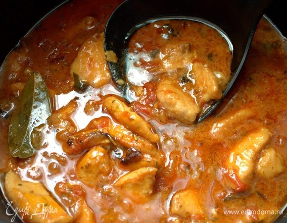 Закрыть крышку и выставить программу «тушение». Блюдо будет готово через полчаса.