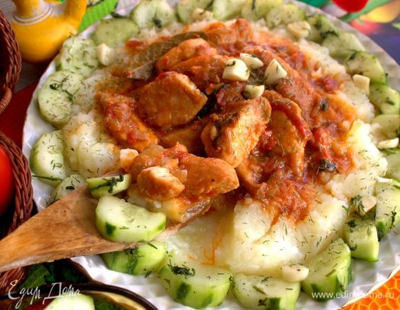 Курочка мягкая, разламывается даже деревянной ложкой.