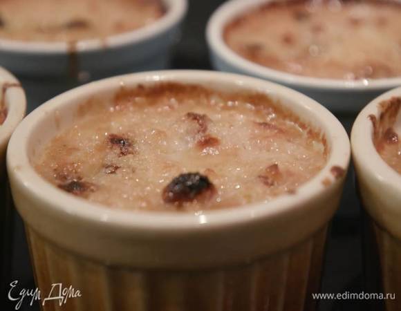 Запекать в разогретой духовке 20 минут, затем на несколько минут поместить под гриль для образования румяной корочки.