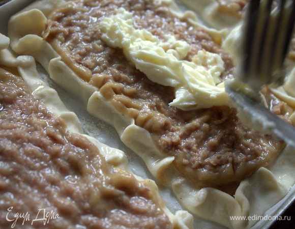 Сверху выложить плавленный сыр.