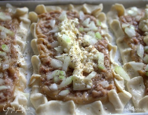 Посыпать перцем и солью через мельницу для специй.