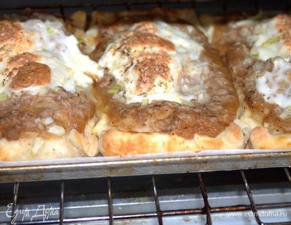 Отправить запекаться минут на 15–20 при 240°C. Здесь электропечка, поэтому в духовке может быть по-другому.