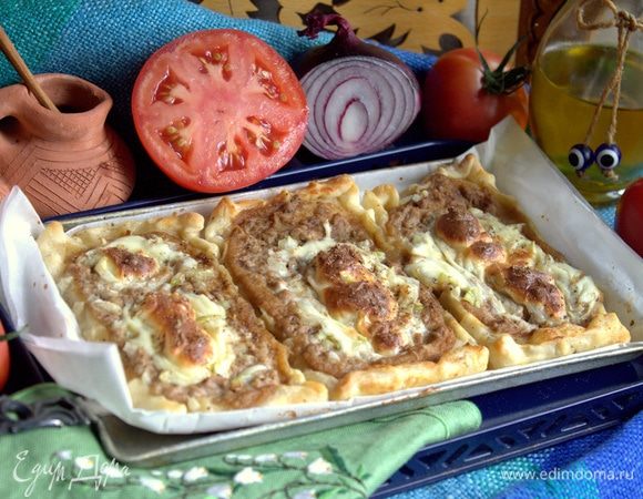 Когда сыр подрумянится и края станут золотистыми, достаем галеты, печку выключаем.