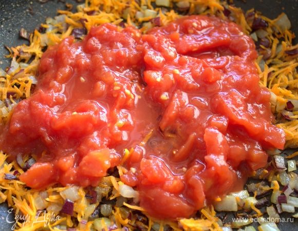 Перелить в сковороду.