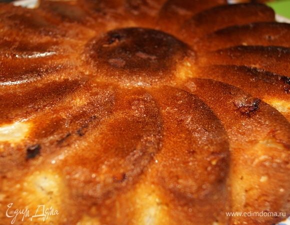 После 30 минут следите, чтобы пирог не подгорел. Приятного вам чаепития.