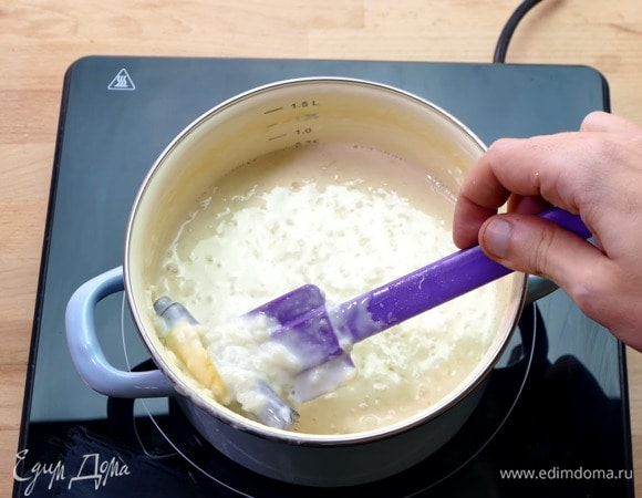 Вытащить кожуру и палочку корицы. Они выполнили свою задачу и подарили каше свой аромат!