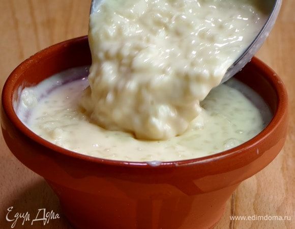 Разложить по креманкам или мисочкам. Можно есть сразу горячей, а можно поставить в холодильник на ночь. Лично мне больше нравится горячая)