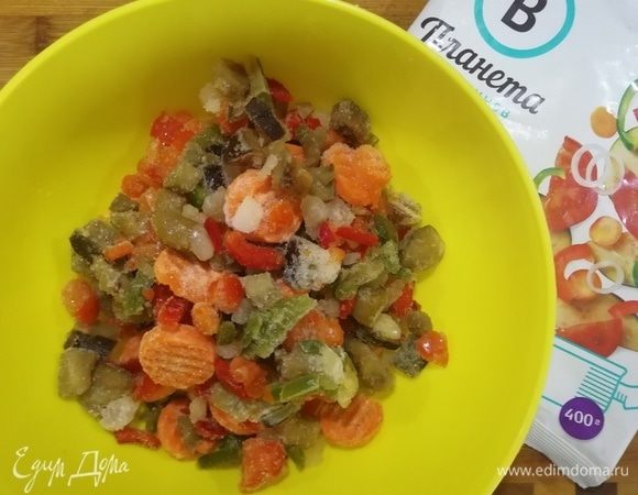 Размораживаем овощи.