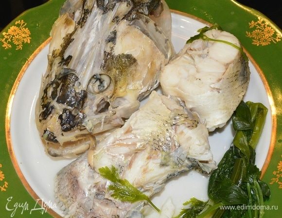 Как приготовится, выключить плиту, вынуть куски рыбы.