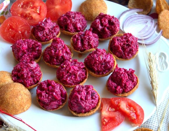 Перемешать и наполнить сухарики начинкой.