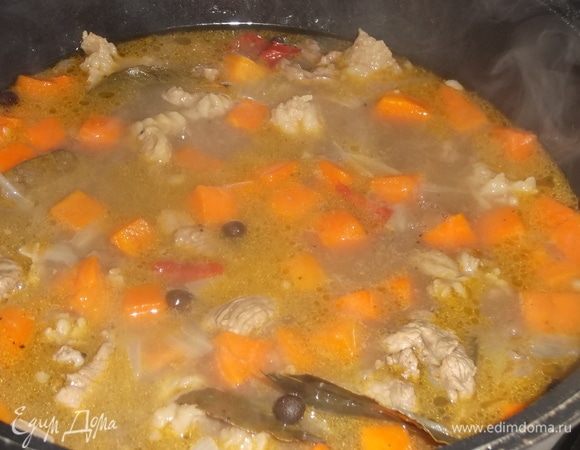 Залить литром воды, довести до кипения, накрыть крышкой и на тихом огне тушить в течение одного часа.