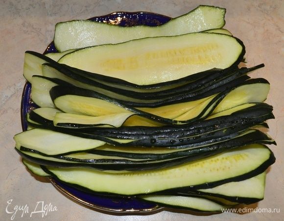 Цукини хорошенько промыть.