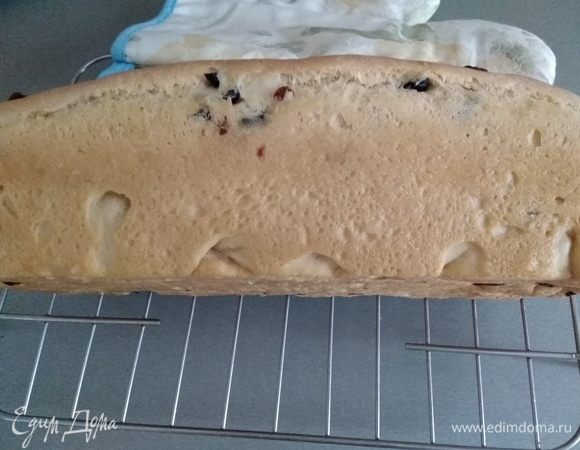 А он готов! И такой ароматный, не передать словами! Остудить на решетке, и можно пробовать.