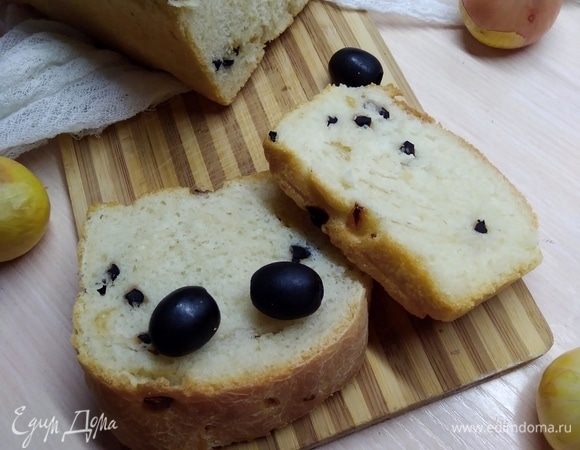 Мякиш волшебный получился: мелклопористый и упругий. Угощайтесь. А сегодня, оказывается, всемирный день хлеба! Так что мой хлеб пришелся кстати.