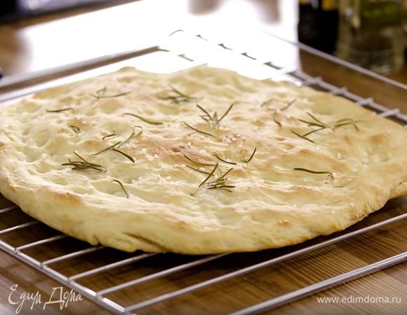 Выпекать в разогретой духовке 10 минут, затем понизить температуру до 170°С и выпекать еще 10–12 минут.