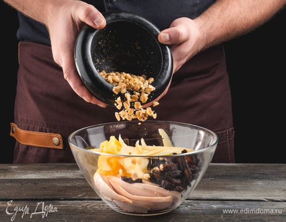 Соедините все ингредиенты.