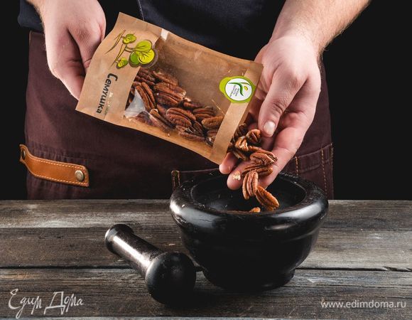 Не очень мелко раздробите скалкой пекан ТМ «Семушка».