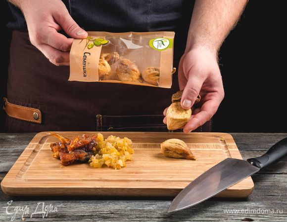 Сухофрукты ТМ «Семушка» измельчите.