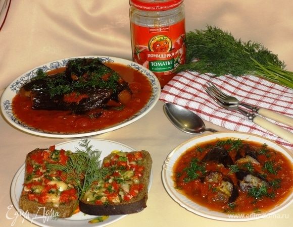 Готовые баклажаны выложить в глубокое блюдо вместе с соусом. Фаршированные баклажаны разложить по тарелкам, нарезать на кусочки. Баклажаны вкусны и горячими, и холодными. Очень много вкусного томатного соуса, в который можно просто макать хлеб и есть. Очень вкусно! Прошу к столу! Приятного аппетита!