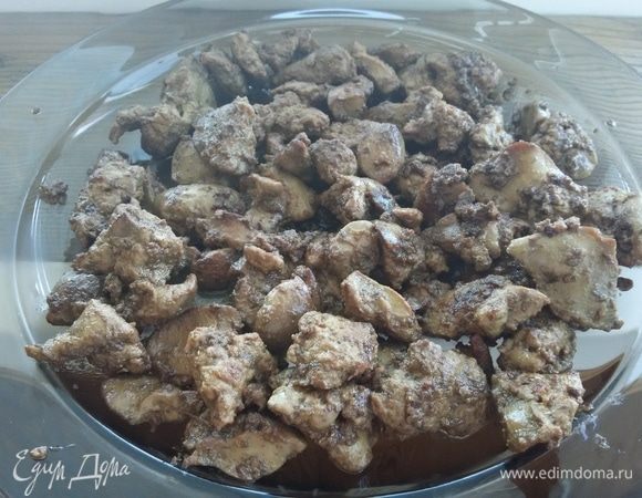 Печень куриную промыть, обсушить, нарезать на кусочки. Обжарить до готовности.