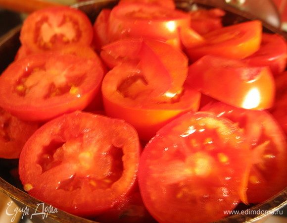 Верхний слой — томаты.