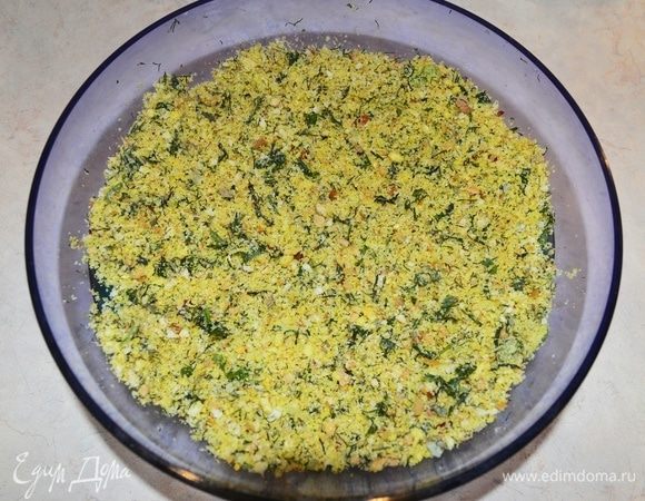 Сначала необходимо соединить все ингредиенты для гратинати.