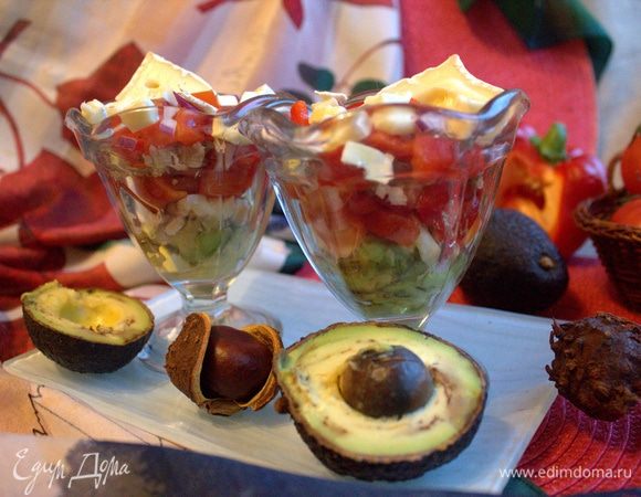 При желании можно заранее охладить, но тогда нужно сбрызнуть авокадо лимонным соком от потемнения.