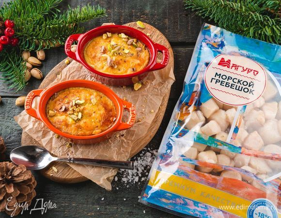 Запекайте при температуре 180°C в течение 30 минут. Перед подачей сверху посыпьте измельченными фисташками.