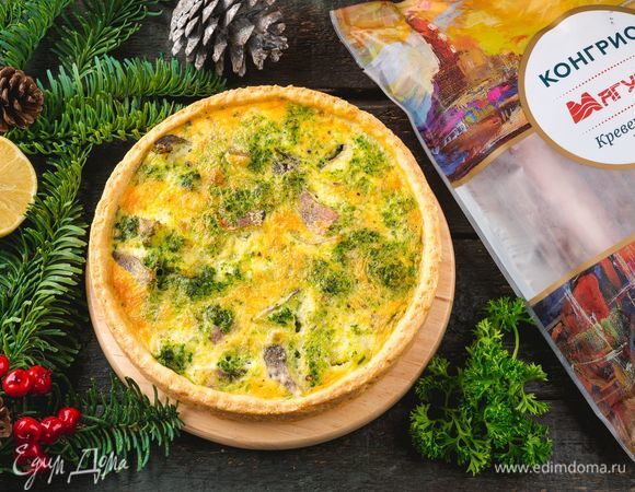 Запекайте пирог в духовке в течение 40 минут при температуре 180°C. Приятного аппетита!