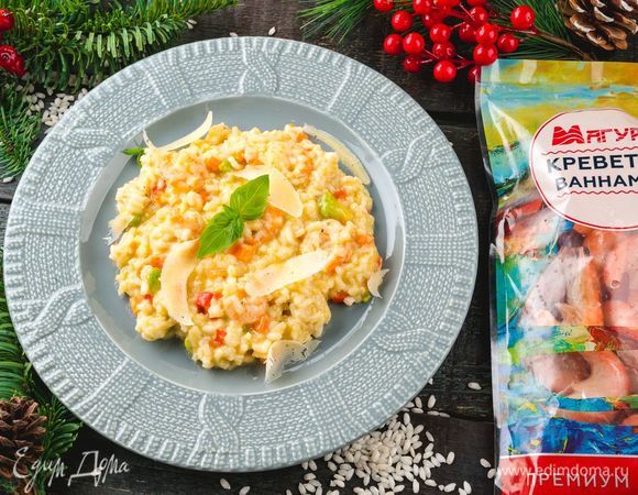 Перед подачей украсьте блюдо измельченным базиликом и авокадо, сбрызните лимонным соком.