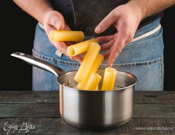 Отварите каннеллони до полуготовности в течение 4–5 минут.