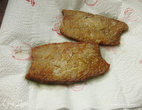 Снимаем лишний жир на салфетке. Приятного!