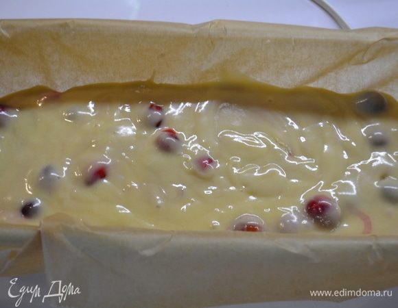 Выложить в подходящую форму и запечь при температуре 180°C 30–40 минут. Готовность проверить зубочисткой.