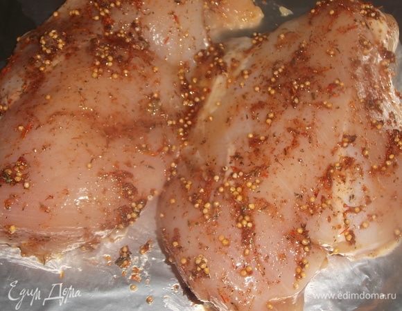 Обмазать грудку со всех сторон.