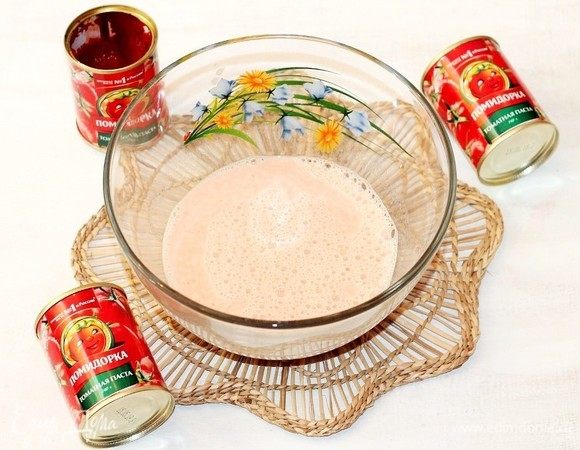 В молочную смесь добавить 1 ч. л. томатной пасты ТМ «Помидорка» с горкой.