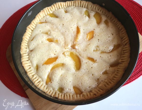 Вынуть тарт. Дать немного остыть, освободить от бортиков формы. Дать остыть полностью.