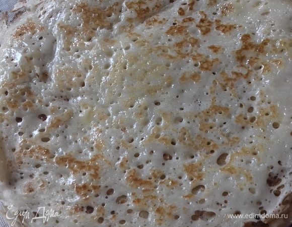 Смазываем маслицем готовые блинчики и приятного аппетита!